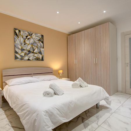 Beachfront Pretty Holiday Home Mellieha Exterior foto