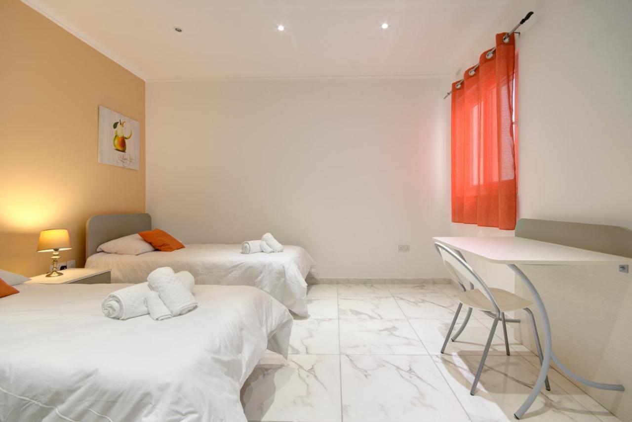Beachfront Pretty Holiday Home Mellieha Exterior foto